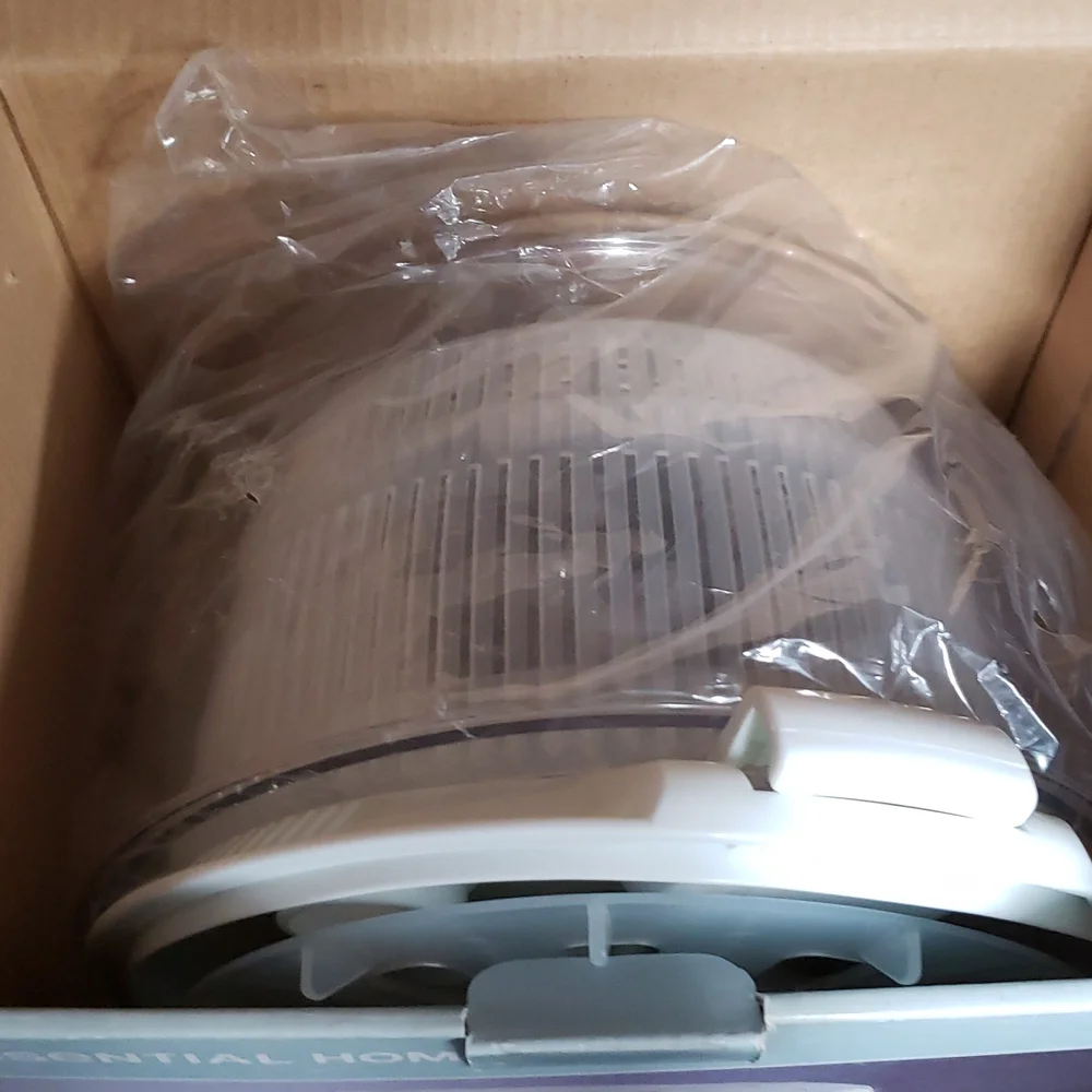 HOST PICK. NIB Essential Home Salad Soinner